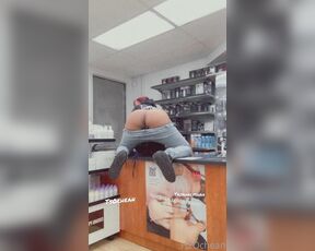 TS Babyochean aka babyochean OnlyFans - Clappin and twerking my ass all over the store, I hope the people in the parking