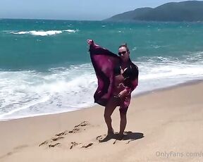 Camilli Andrade aka camilliandrade OnlyFans - Would someone have sex with me on the beach Algum transaria comigo na praia