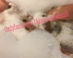 Alyssa goddess aka alyssagoddess9 OnlyFans - Love taking bubble baths who wants to join