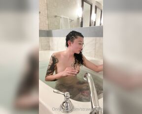 TS Billie aka strawishere OnlyFans - Watch me bathe! I wish you were here