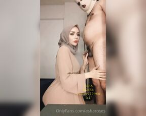 ESHA ROSES aka esharoses OnlyFans - Omg my hijab  hihih