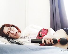 Jenissen Jenny aka jenissenj OnlyFans - This wand is magic 3 it makes me cum)