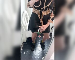 Marcella italy aka marcellaitalybr OnlyFans - … su nel bagno dell’ treno … ma nessuno mi ha seguita … comunque