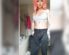 Mia Maffia aka mia_maffia OnlyFans - If you see me in trackies its cos its easier to hide my dick in them