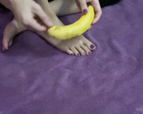 Stephanie Lovell TS aka Princess2_queen OnlyFans - Re posting this one playing with a banana with my feet