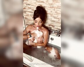 Love Tamzin Ts aka lovetamzints OnlyFans - Having fun in the bathtub but All I want Is Flowers and sex!!!