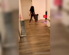 TS Glamazon aka hungxhottie OnlyFans - Lol random video of me trying to be sexy