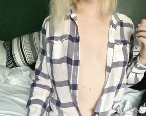 Ellie exx aka ellie_exx OnlyFans - New video and a picture set today! I barely did my makeup, just a little eyeshadow