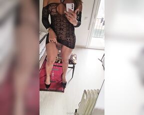 Renata Molina aka renathamolina23 OnlyFans - Te pones de rodillas entre mis piernas