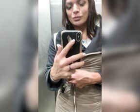 Renata Molina aka renathamolina23 OnlyFans - Jugando en el ascensor