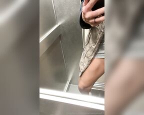 Renata Molina aka renathamolina23 OnlyFans - Jugando en el ascensor