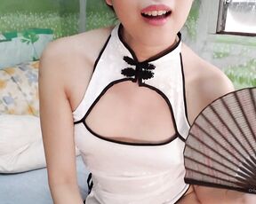 Reina Hanno aka reinahanno OnlyFans Video - I find Qipao is kinda hot with the front and back cover and revealing some of