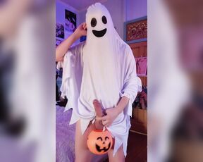 Succuboi aka basedsuccuboi OnlyFans Video - Im a spooky ghost for Halloween  Would you fill my basket