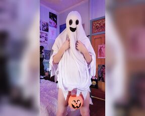 Succuboi aka basedsuccuboi OnlyFans Video - Im a spooky ghost for Halloween  Would you fill my basket