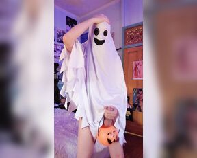 Succuboi aka basedsuccuboi OnlyFans Video - Im a spooky ghost for Halloween  Would you fill my basket