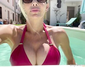 Ana Mancini aka anamancini OnlyFans Video - Who wants to be with me in the pool