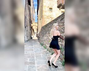 Ana Mancini aka anamancini OnlyFans Video - Fun and naughty in San Gimignano