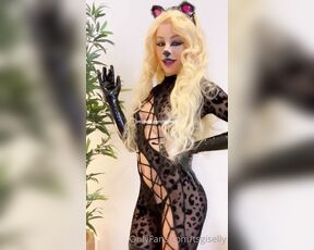 Giselly Angel aka Tsgiselly OnlyFans - SPECIAL HALLOWEEN I introduce to you the black jaguar