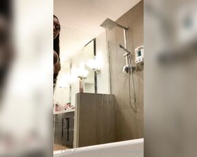 MISS_LONG aka favoriteforeign OnlyFans Video - Watch me shower