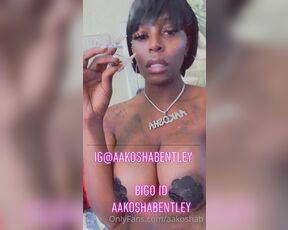 Aakosha Bentley aka aakoshab OnlyFans Video - Smoke with me