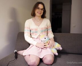 LolaPrincessCD aka lolaprincesscd OnlyFans Video - Masturbating with my wand vibrator in front of Tommy the Alpaca