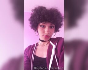 JixiePop aka jixiepop OnlyFans Video - So whos gonna kneel You or me