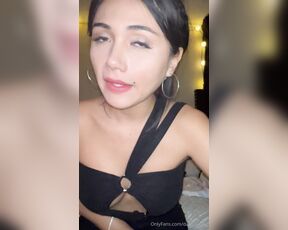 TS Danitza aka danitatrans OnlyFans Video - Haciendo unos videitos antes de ir a dormir solita