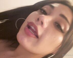 TS Danitza aka danitatrans OnlyFans Video - Chicos les quiero hacer una consulta  les parece bien que yo me grabe sola igual