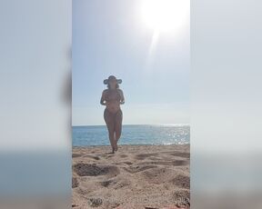 Rabeche Rayalla aka rabecherayalla OnlyFans Video - last days of sun, tanning vitamin D on my skin with the bikini mark últimos días