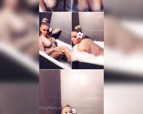 Ts Patrica Parixx aka patriciaparixxtrans OnlyFans Video - VIEN PRENDRE UN BAIN AVEC MOI