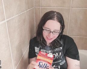 BoringKate aka boringkate OnlyFans Video - 03-22-2024 - Soy boys love soy milk facials I released this one for purchase like a year and