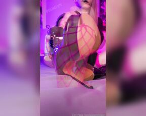 Queenie Steph aka queeniesteph OnlyFans Video - 07-23-2024 - Hold still I want to sm0ther you with my feet