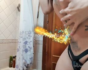 Angee  Conty aka angeeconty1 OnlyFans Video - 05-01-2020 - playing in the bathroom