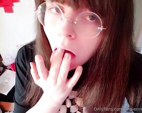 Annie May aka anniemxy OnlyFans Video - 04-09-2023 - Quick lil lewd tease today, hopefully gonna do a proper shoot with eris this week