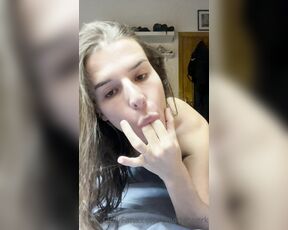 TS Davida aka davidatwerk OnlyFans Video - 08-21-2021 - mis niños os dejo por aquí este vídeo cachondisima en la cama, me terminé tocando y