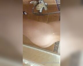 TS Davida aka davidatwerk OnlyFans Video - 07-31-2020 - Quien se viene a la duchita conmigo  do you wanna take a shower with me