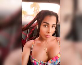 Ts Chloé Chantelle aka chloevilleroxxx OnlyFans Video - 01-15-2024 - Si me acompañas hacer mis deligencias te dejaré oler aquí y prometo que te gustará