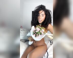 Ts Chloé Chantelle aka chloevilleroxxx OnlyFans Video - 02-14-2024 - Ya que no tengo quien me sorprenda, yo misma me regaló flores celebrando el amor propio