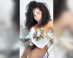 Ts Chloé Chantelle aka chloevilleroxxx OnlyFans Video - 02-14-2024 - Ya que no tengo quien me sorprenda, yo misma me regaló flores celebrando el amor propio