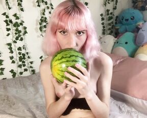 BubblePinkElle aka bubblepinkelle - 12-13-2022 OnlyFans Video - Some more melon for you