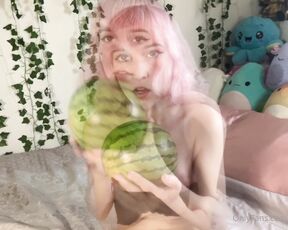 BubblePinkElle aka bubblepinkelle - 12-13-2022 OnlyFans Video - Some more melon for you