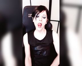 Kaytvgirl aka kaytvgirl - 05-06-2024 OnlyFans Video - A rare pixie cut dark brunette look