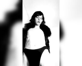 Kaytvgirl aka kaytvgirl - 02-08-2021 OnlyFans Video - A little dance tease i did in Black and white, using my phone