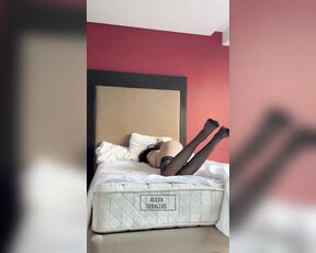 AlexaCeballos_oficial aka alexaceballosx1 - 09-13-2023 OnlyFans Video - Despiertas por la mañana,tomas tu cel y cuando menos te lo esperas ya estás muy Horny