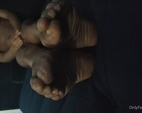 Hoodho aka hoodho - 03-25-2021 OnlyFans Video - FETISH video request curling my toes