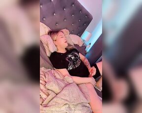 Cadence Caliber aka cadencecaliber - 06-05-2024 OnlyFans Video - My toxic traits are that I talk during the movie and might distract you by stroking