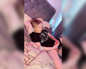 Cadence Caliber aka cadencecaliber - 06-05-2024 OnlyFans Video - My toxic traits are that I talk during the movie and might distract you by stroking