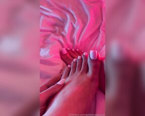 Goddessjessyxxl aka goddessjessyxxl - 06-14-2024 OnlyFans Video - My girldick and pretty feet is all you dream about I know that