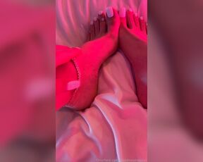 Goddessjessyxxl aka goddessjessyxxl - 06-14-2024 OnlyFans Video - My girldick and pretty feet is all you dream about I know that