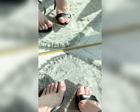 Goddessjessyxxl aka goddessjessyxxl - 07-16-2024 OnlyFans Video - Watch how sun kissing my sexy feet